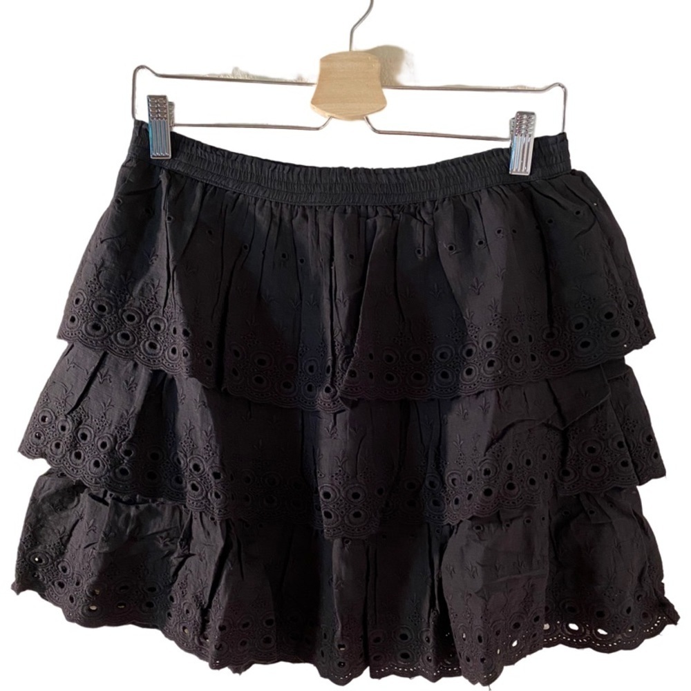 House of Harlow 1960 Tiered Eyelet lined Mini skirt. Size L